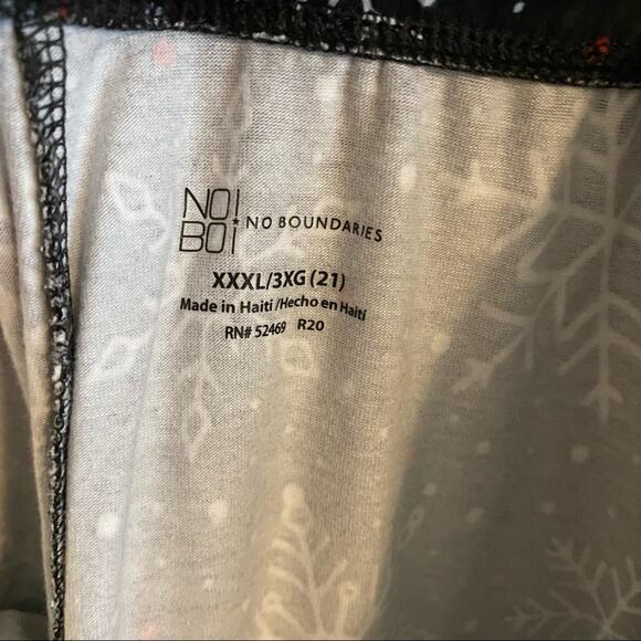 No Boundaries Winter Snowflake Cropped Leggings Juniors Plus Size 21 / XXXL - Picture 5 of 6